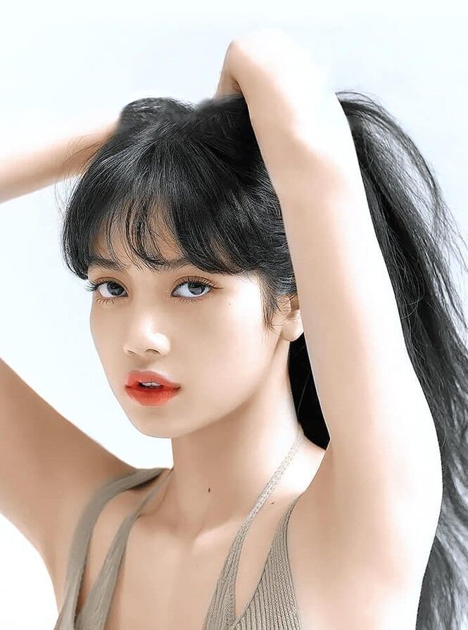 Lisa BackPink không chỉ là cái tên sáng giá của làng giải trí Hàn Quốc, mà còn được vinh danh là gương mặt đẹp nhất Châu Á. Cùng ngắm nhìn vẻ đẹp không tì vết và cuốn hút của cô nàng trong bức ảnh này.