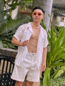 Hotboy Gia Thắng gợi ý mix đồ du lịch mùa hè cùng thương hiệu REO Concept